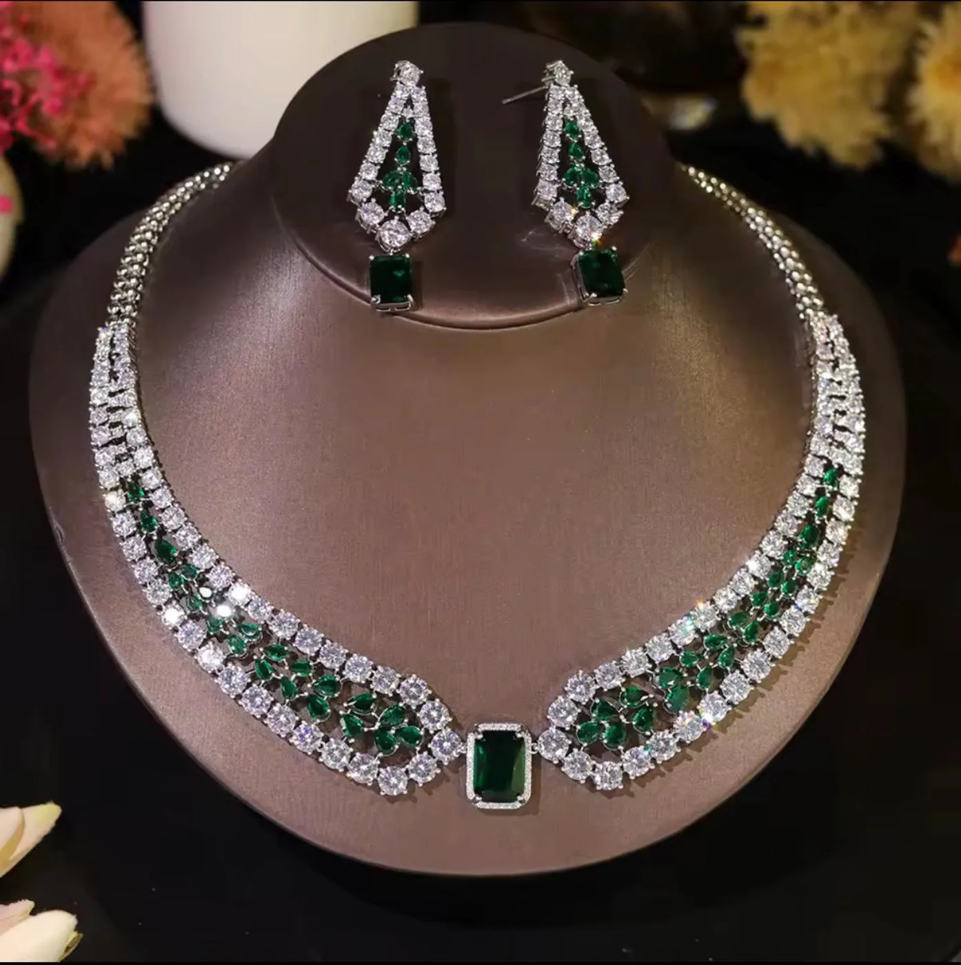 Oliva Solitaire — Necklace & earrings